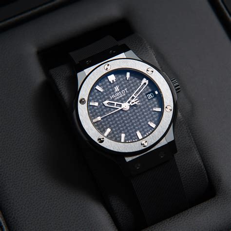 hublot classic fusion carbon dial